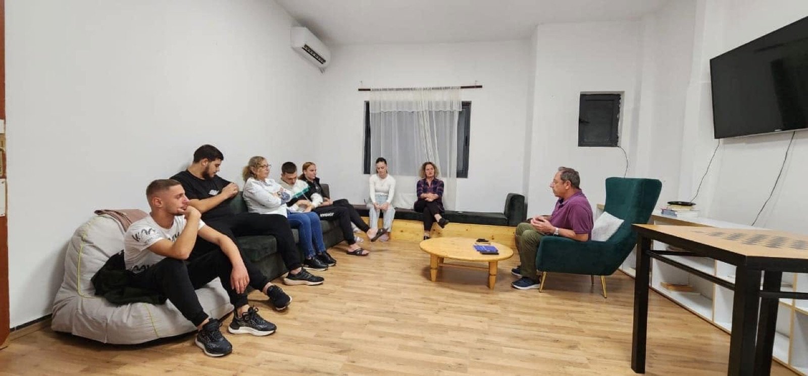 Conversation with students about «Blu e thellë»